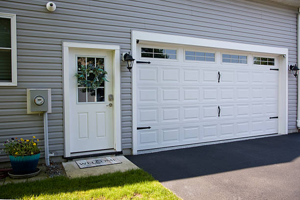 24/7 Emergency Garage Door Panel Replacement experts in Toledo, IA